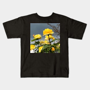 Bunch Of Yellow Roses With Clear Sky In Background Kids T-Shirt